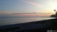 Pantai Kedai Tiga di Barus, Tapanuli Tengah.